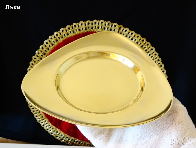 Немска бронзова чиния,триъгълна. , снимка 1