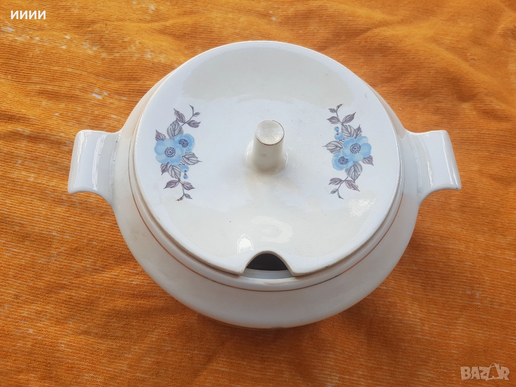 Порцеланов супник с капак, снимка 1