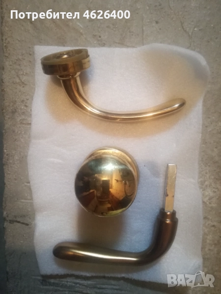 Продавам Месингова топка и две дръжки едната с квадрат от входна врата , снимка 1