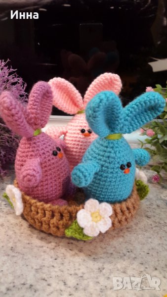 Великденски подаръци. Три зайчета в гнездото. Плетена играчка. Ръчно изработени., снимка 1