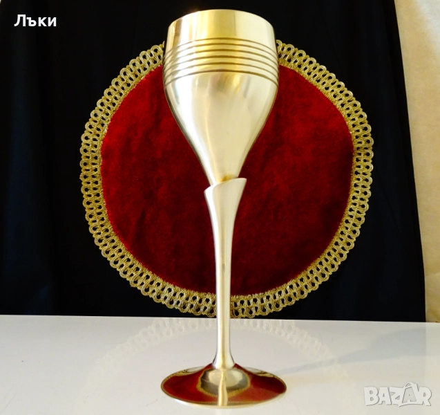 Бронзов бокал,чаша за вино,лале,релеф. , снимка 1