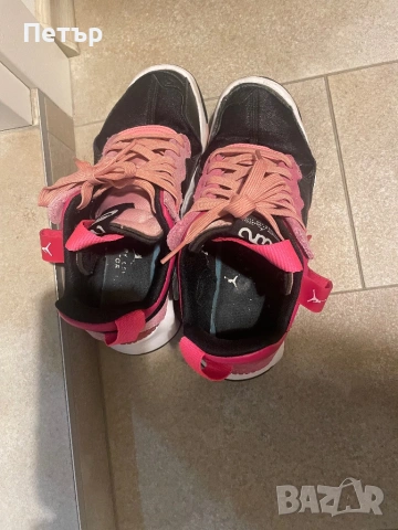 Оригинални дамски маратонки Nike, снимка 3 - Маратонки - 53761445