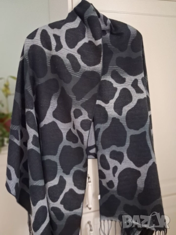 Дамски шал, снимка 2 - Шалове - 52317547