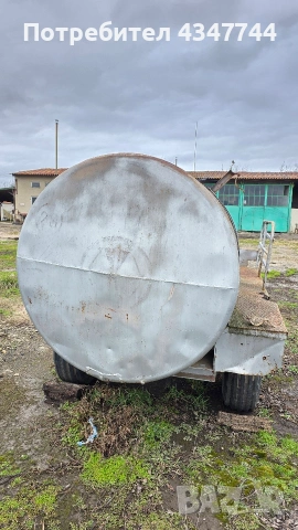 Продават се 2 броя цистерни: с коша е 4.5кубика. Другата 3.2 кубика., снимка 2 - Ремаркета - 53664756