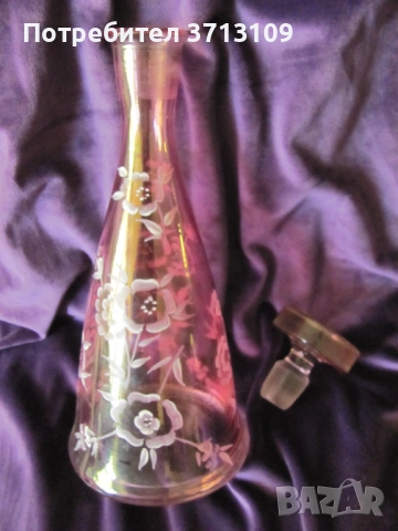 Красива гарафа , розово стъкло , ръчно рисувана, снимка 3 - Декорация за дома - 51682963
