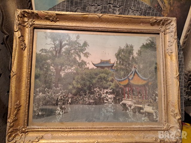 Стара картина пейзаж в стъклена рамка