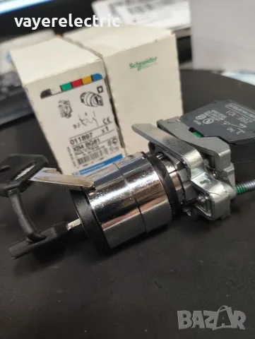 Двупозиционен ключ ф22 мм, със заключване Schneider Electric, XB4 BG61, снимка 3 - Резервни части за машини - 55785621