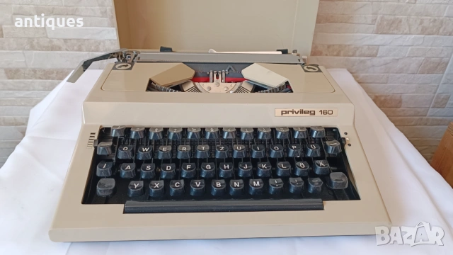 Стара пишеща машина Privileg 160 - Made in Germany, снимка 2 - Антикварни и старинни предмети - 53006580