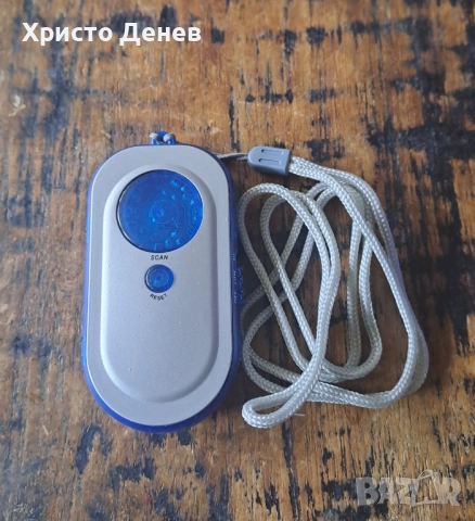 малко радио синьо със слушалки и връзка за носене на врат внос от Дания, снимка 2 - Радиокасетофони, транзистори - 53560884