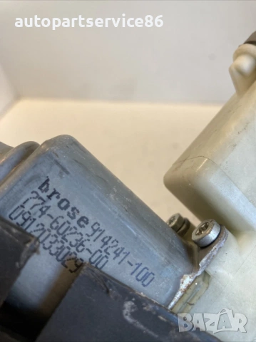 Мотор за заден ляв прозорец на врата за Peugeot 5008 1.6 HDI (2012) 914241, снимка 2 - Части - 53744317