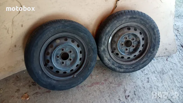 Продавам  2 броя метални джанти с гуми за Мазда Премаси.