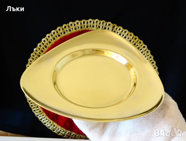 Немска бронзова чиния,триъгълна. 