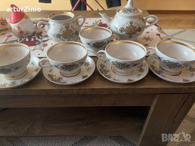 Порцеланов комплект за чай