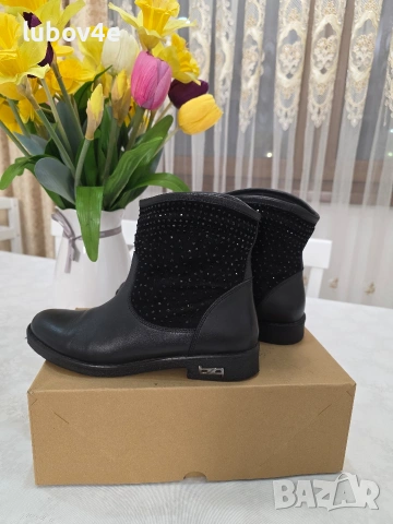 Дамски боти от естествена кожа и велур с камъчета