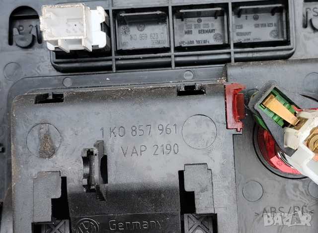 VW Golf- конзола 1K0857961, бутон ESP- 1K0927117A, пепелник 1K0857335, снимка 2 - Аксесоари и консумативи - 44529893
