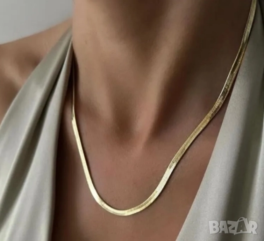 Стилна деликатност дамско колие B r o s w a y от медицинска стомана със златно покритие