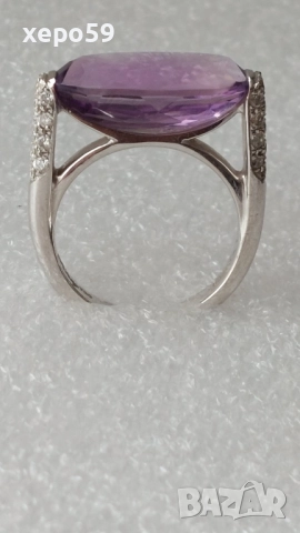 Прекрасен фирмен дизайнерски златен 18к пръстен с аметист и 26 диаманта(Poiray Paris) бяло злато, снимка 2 - Пръстени - 52217293
