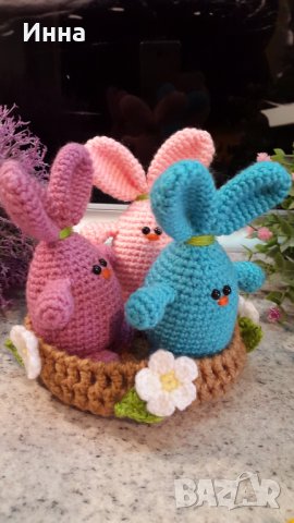Великденски подаръци. Три зайчета в гнездото. Плетена играчка. Ръчно изработени.