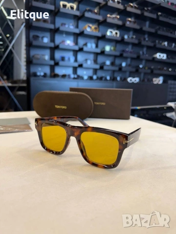 очила с черен обикновен калъф и ув защита tom ford miu miu ray ban , снимка 5 - Слънчеви и диоптрични очила - 53431507