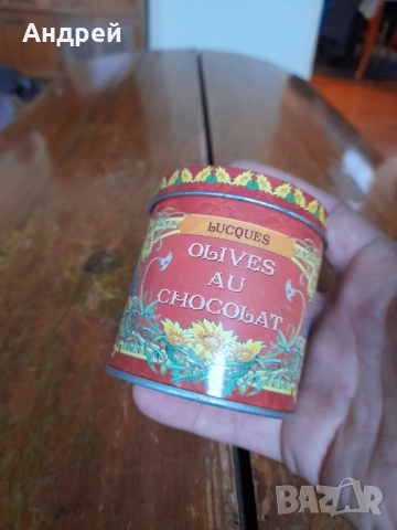 Стара кутия от бонбони Olives au Chocolat, снимка 2 - Други ценни предмети - 52216714