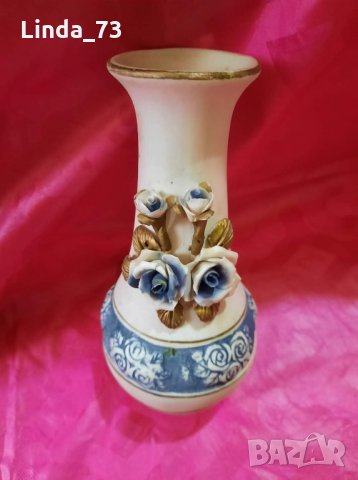 Красива ваза с релефни цветя-без маркировка. Внос от Германия., снимка 1 - Вази - 34843098