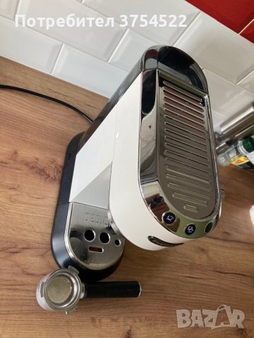 Кафемашина Delonghi DEDICA EC 685 W, снимка 3 - Кафемашини - 42593783