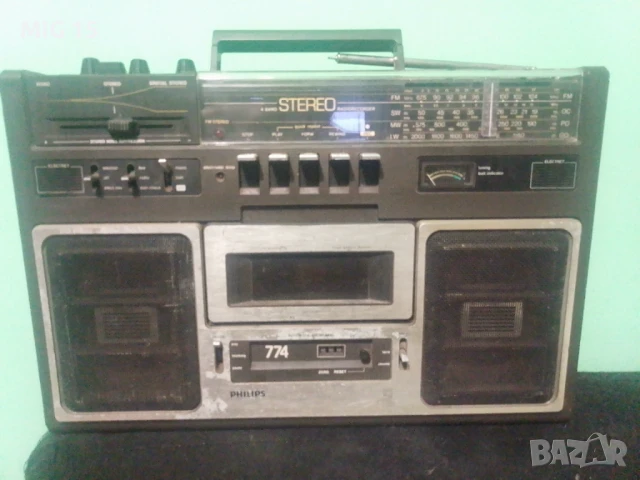 Продавам касетофон Филипс 774