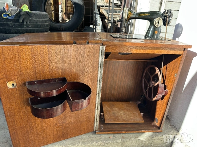 Старовремска шевна машина крачна руска UNION