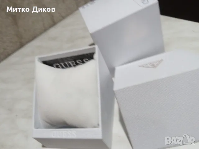 Кутия за часовник маркова на Guess с възглавничка, снимка 4 - Мъжки - 55735439