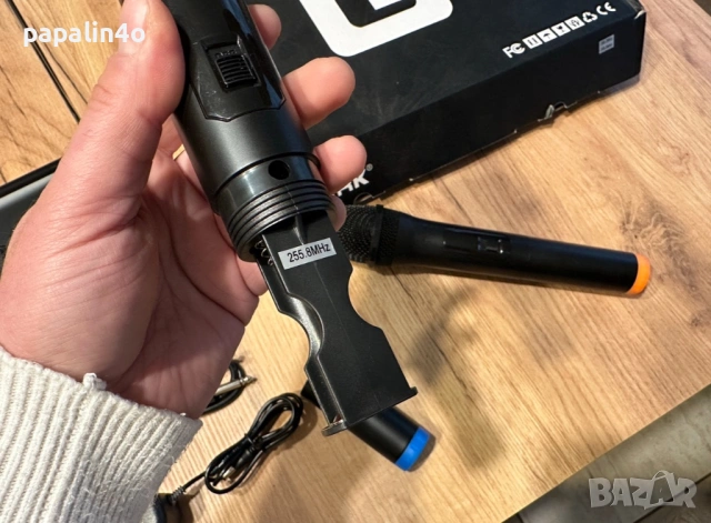 Безжични микрофони с приемник за караоке, снимка 4 - Ресийвъри, усилватели, смесителни пултове - 53417262