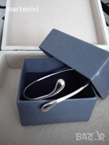 Нова, масивна твърда сребърна гривна. И кутия.