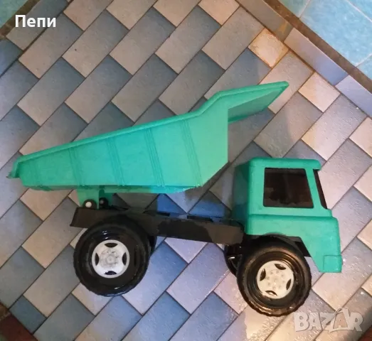 Голям камион самосвал