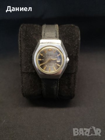 Дамски часовник Ориент, снимка 1 - Антикварни и старинни предмети - 41630113