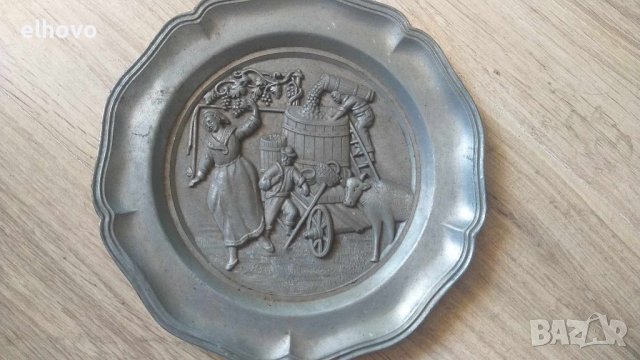 Калаена релефна чиния, снимка 2 - Антикварни и старинни предмети - 41962814