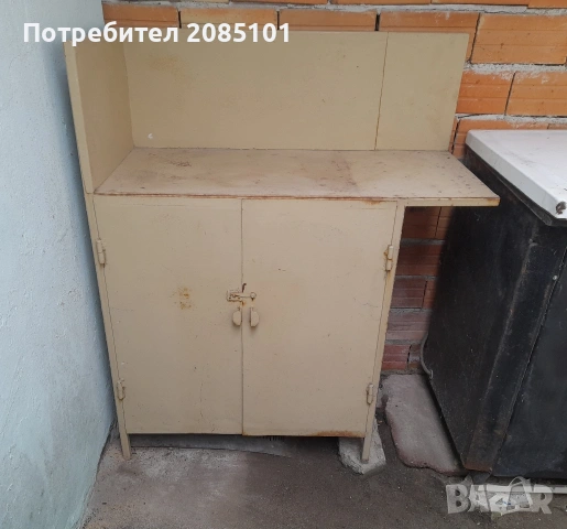 Метален шкаф