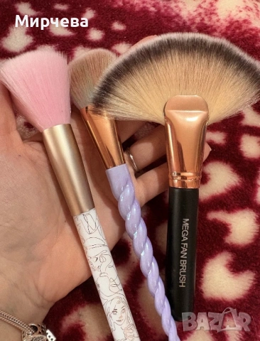 Голям лот чисто нови четки за грим и поставка около 50бр, снимка 7 - Комплекти и лотове - 53700179