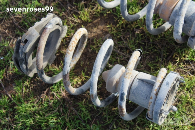 Пружина задна лява дясна с тампони Фиат Пунто 2 2001 1.2i 60 Fiat Punto 2  2/3врати комплект, снимка 3 - Части - 53193980