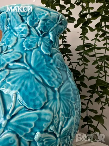 Прелестна релефна ваза с пеперуди в светло синьо, снимка 6 - Вази - 50068019