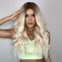 Висококачествена светло руса чуплива перука с тъмни корени на път, снимка 2