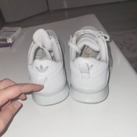 Последен брой дамски обувки Adidas 40н, снимка 3 - Маратонки - 41326430