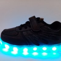 Детски светещи маратонки със USB  зарядно. , снимка 1 - Детски маратонки - 40179885