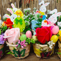 Великденски кошнички с ароматна роза от пластичен сапун и декорация, снимка 1 - Декорация за дома - 44837474