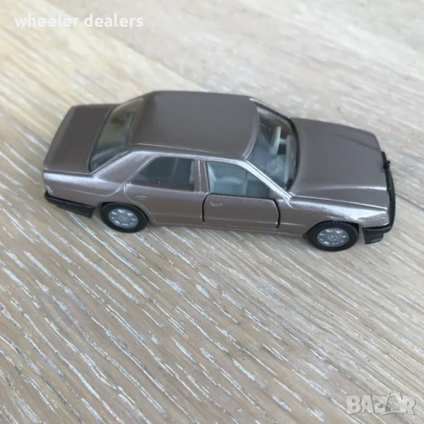 Метална количка SIKU 1:55 Mercedes-Benz 300 E, снимка 1