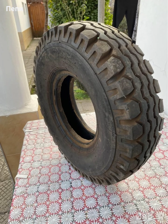 Задна гума за мотокар, снимка 1