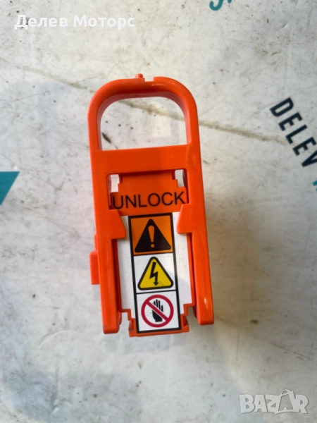 Бушон за батерия от Toyota RAV4 2.5 Hybrid, 155кс., двигател 2AR-FXE, 2018г., 93000 км, снимка 1