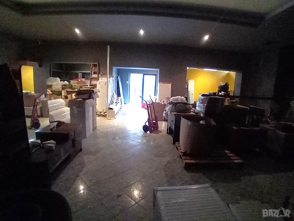 Заведение зала търговско помещение с градина под наем, снимка 1