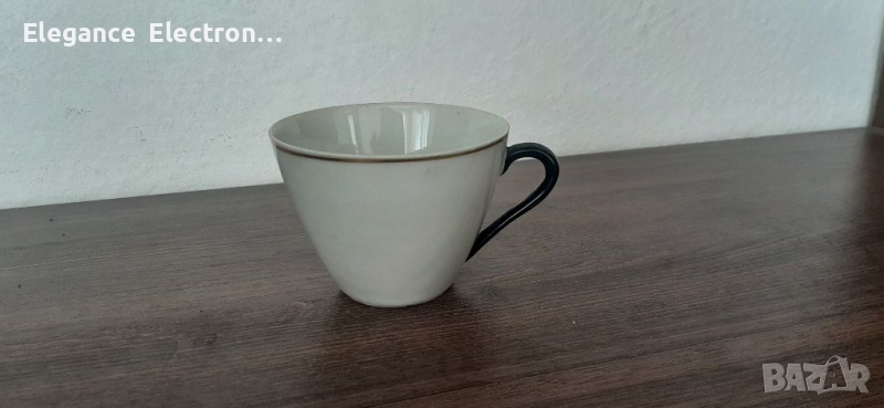 1бр. Българска порцеланова  за чай черен дръж3 златен кант, снимка 1