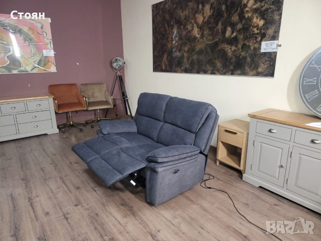 Сив диван от плат двойка с електрически релаксиращ механизъм, снимка 2 - Дивани и мека мебел - 53721318