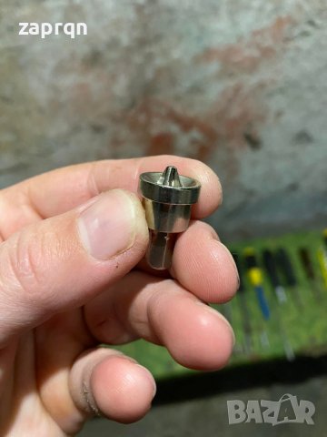 Разнобор от отверки камъчета и битове отверка с тречотка, снимка 6 - Отвертки - 39108934