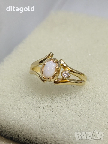 Нов 14К златен пръстен с естествени опал и бял топаз, 2.67 гр 480 лв